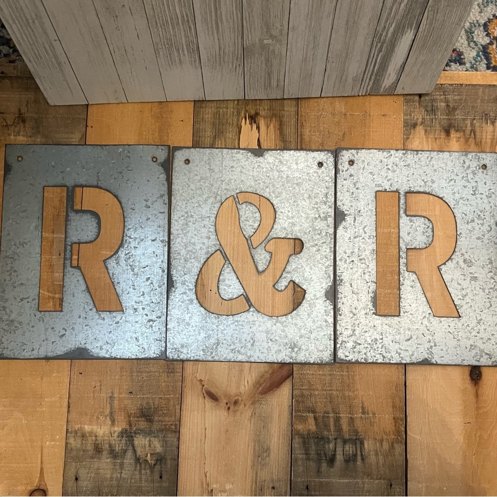 Metal R & R Wall Decor